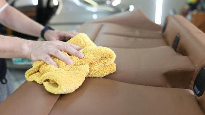 Odstranění odolných skvrn a zápachu